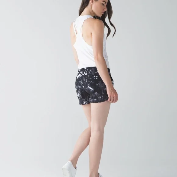 Lululemon | Spring Break Away Short II | Size 10 - Picture 3 of 8